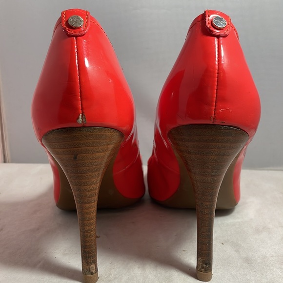 Calvin Klein Orange Patent Leather Almond shaped closed toe whinnie pumps Size 9 - Picture 5 of 11